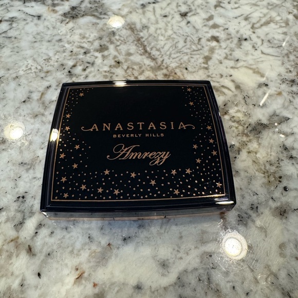 Anastasia Beverly Hills Amrezy Highlighter